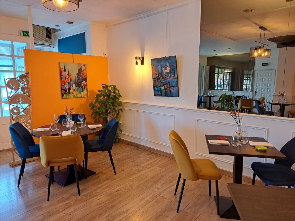 Salle du restaurant Le Grain de Folie