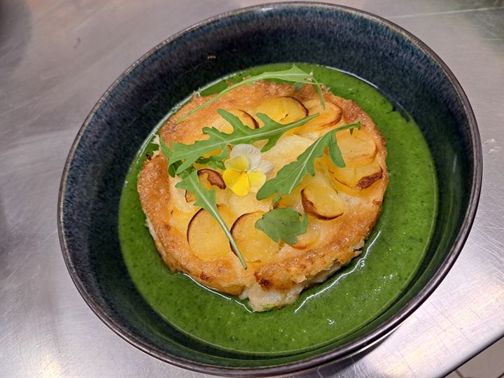 Pommes de terre fondantes sur velouté d'herbes, Le Grain de Folie